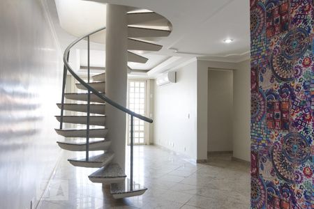 Apartamento à venda com 250m², 4 quartos e 3 vagas Apartamento à venda com 250m², 4 quartos e 3 vagasSala