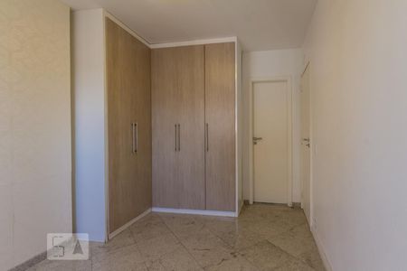 Apartamento à venda com 250m², 4 quartos e 3 vagas Apartamento à venda com 250m², 4 quartos e 3 vagasSuíte