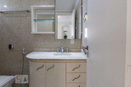 Apartamento à venda com 250m², 4 quartos e 3 vagas Apartamento à venda com 250m², 4 quartos e 3 vagasBanheiro (Suíte)