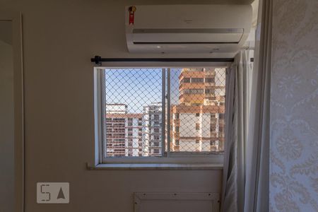 Apartamento à venda com 250m², 4 quartos e 3 vagas Apartamento à venda com 250m², 4 quartos e 3 vagasVista da Suíte