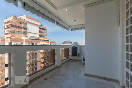 Apartamento à venda com 250m², 4 quartos e 3 vagas Apartamento à venda com 250m², 4 quartos e 3 vagasVaranda