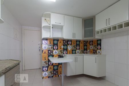 Apartamento à venda com 250m², 4 quartos e 3 vagas Apartamento à venda com 250m², 4 quartos e 3 vagasCozinha
