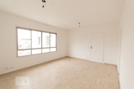Sala  de Apartamento com 2 quartos, 75m² Vila das Mercês