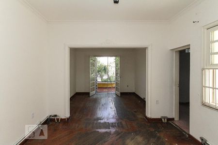 Casa à venda com 300m², 3 quartos e 6 vagas Casa à venda com 300m², 3 quartos e 6 vagassuite