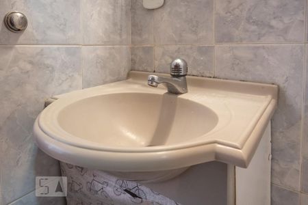 Banheiro de kitnet/studio para alugar com 1 quarto, 45m² em Santa Teresa, Rio de Janeiro