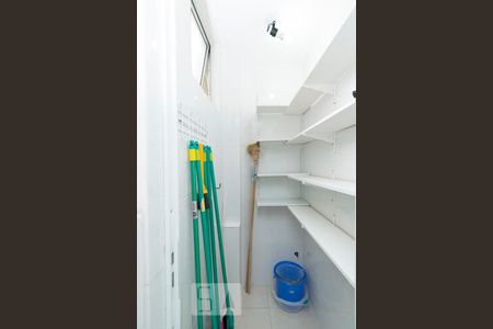 Apartamento à venda com 70m², 2 quartos e 1 vaga Apartamento à venda com 70m², 2 quartos e 1 vagaDespensa