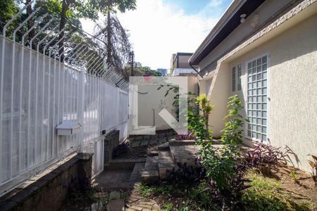 Casa para alugar com 500m², 4 quartos e 2 vagasFachada
