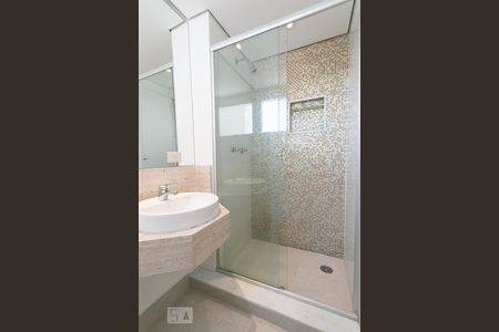 Apartamento para alugar com 55m², 1 quarto e 2 vagasBanheiro da suíte 