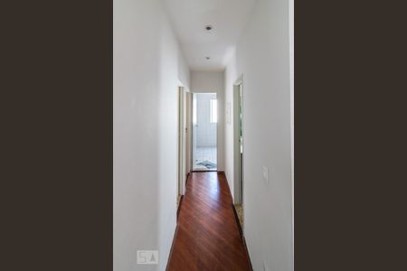 Apartamento para alugar com 69m², 2 quartos e 1 vaga Apartamento para alugar com 69m², 2 quartos e 1 vagaCorredor de acesso aos quartos