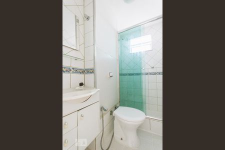 Banheiro de apartamento para alugar com 2 quartos, 56m² em Vargem Pequena, Rio de Janeiro