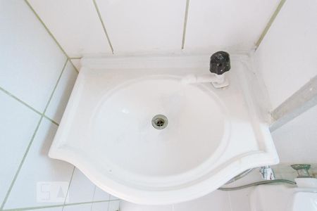 Banheiro de apartamento para alugar com 2 quartos, 56m² em Vargem Pequena, Rio de Janeiro