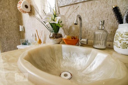 Banheiro de apartamento para alugar com 2 quartos, 58m² em Parque Continental, São Paulo