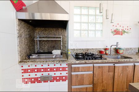 Casa à venda com 311m², 4 quartos e 5 vagas Casa à venda com 311m², 4 quartos e 5 vagasÁrea externa