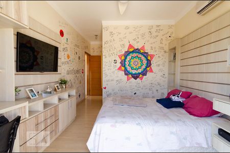 Casa à venda com 311m², 4 quartos e 5 vagas Casa à venda com 311m², 4 quartos e 5 vagasAndar superior - Suíte 2