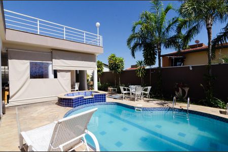 Casa à venda com 311m², 4 quartos e 5 vagas Casa à venda com 311m², 4 quartos e 5 vagasÁrea externa