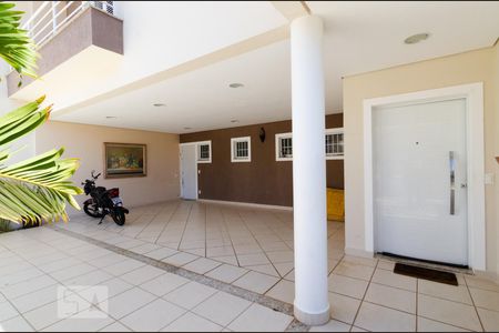 Casa à venda com 311m², 4 quartos e 5 vagas Casa à venda com 311m², 4 quartos e 5 vagasGaragem