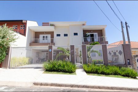 Casa à venda com 311m², 4 quartos e 5 vagas Casa à venda com 311m², 4 quartos e 5 vagasFachada