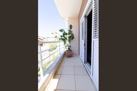 Casa à venda com 311m², 4 quartos e 5 vagas Casa à venda com 311m², 4 quartos e 5 vagasAndar superior - Sala de tv varanda