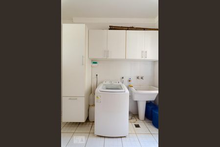 Casa à venda com 311m², 4 quartos e 5 vagas Casa à venda com 311m², 4 quartos e 5 vagasLavanderia