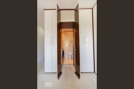 entrada do banheiro do primeiro quarto de casa para alugar com 2 quartos, 150m² em Jardim Santa Cruz (sacomã), São Paulo