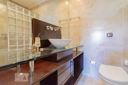 banheiro do primeiro quarto de casa para alugar com 2 quartos, 150m² em Jardim Santa Cruz (sacomã), São Paulo