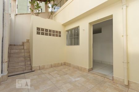 Casa para alugar com 28m², 1 quarto e sem vaga Casa para alugar com 28m², 1 quarto e sem vagaQuintal