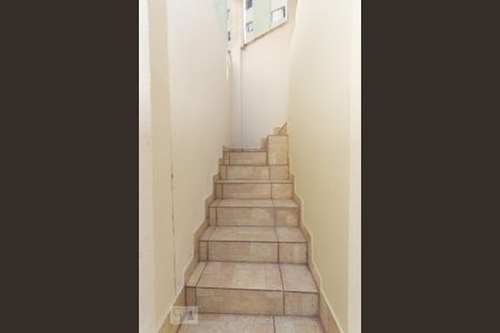 Studio para alugar com 30m², 1 quarto e sem vaga Studio para alugar com 30m², 1 quarto e sem vagaEscada de acesso