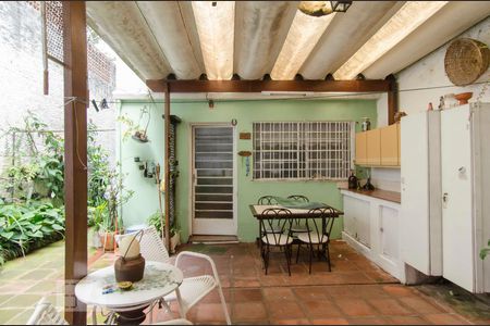 Casa à venda com 201m², 3 quartos e 4 vagasQuintal