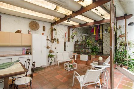 Casa à venda com 201m², 3 quartos e 4 vagasQuintal