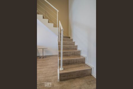 Apartamento à venda com 63m², 1 quarto e 2 vagasEscada