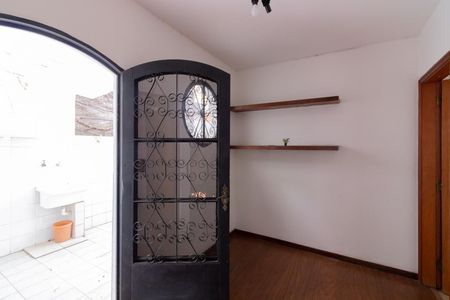 Casa à venda com 80m², 2 quartos e 1 vagaCorredor Quartos