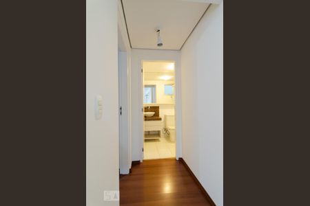 Corredor de apartamento à venda com 2 quartos, 72m² em Bosque, Campinas