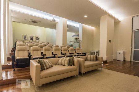 Apartamento para alugar com 223m², 4 quartos e 4 vagas Apartamento para alugar com 223m², 4 quartos e 4 vagasCinema