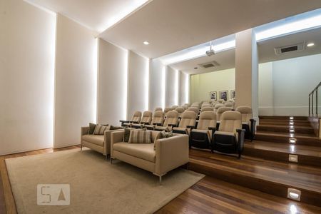 Apartamento para alugar com 223m², 4 quartos e 4 vagas Apartamento para alugar com 223m², 4 quartos e 4 vagasCinema