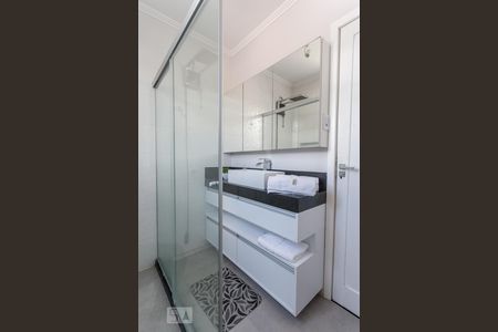 Banheiro de apartamento à venda com 2 quartos, 76m² em Azenha, Porto Alegre