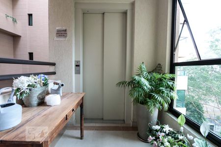 Apartamento à venda com 180m², 4 quartos e 4 vagasHall do apartamento