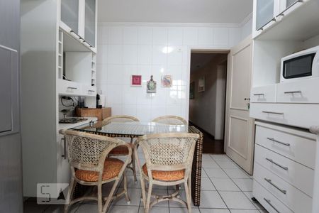 Apartamento à venda com 180m², 4 quartos e 4 vagasCozinha
