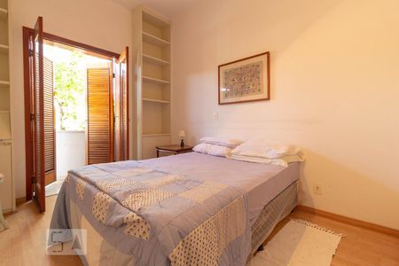 Casa à venda com 248m², 3 quartos e 2 vagasDormitório 2