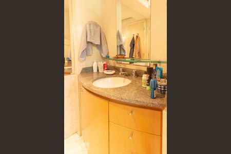 Casa à venda com 248m², 3 quartos e 2 vagasBanheiro suíte