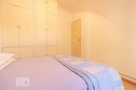 Casa à venda com 248m², 3 quartos e 2 vagasDormitório 2