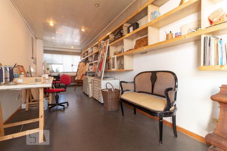 Casa à venda com 248m², 3 quartos e 2 vagasEscritório