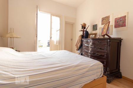 Casa à venda com 248m², 3 quartos e 2 vagasSuíte