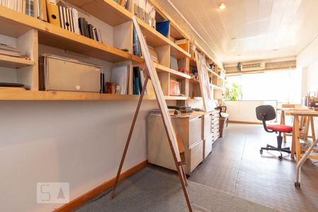 Casa à venda com 248m², 3 quartos e 2 vagasEscritório