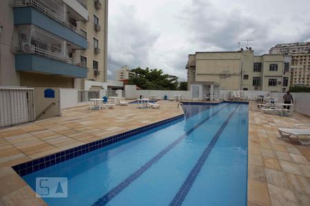 Apartamento à venda com 172m², 3 quartos e 1 vaga Apartamento à venda com 172m², 3 quartos e 1 vagapiscina
