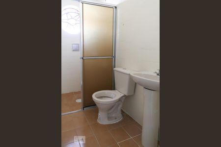 Banheiro de casa para alugar com 2 quartos, 70m² em Vila Germinal, São Paulo