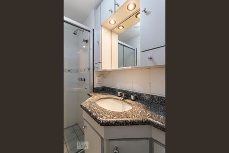 Banheiro de apartamento para alugar com 3 quartos, 83m² em Vila Pompéia, São Paulo