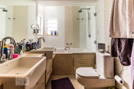 Casa à venda com 210m², 3 quartos e 2 vagasSuíte 2