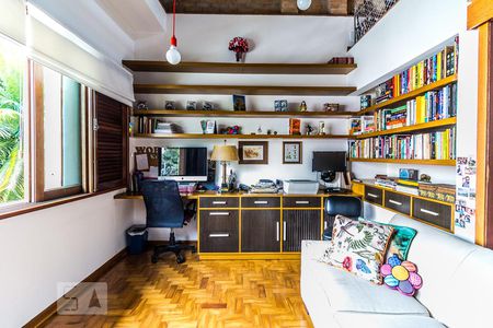 Casa à venda com 210m², 3 quartos e 2 vagasSala