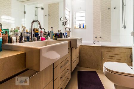 Casa à venda com 210m², 3 quartos e 2 vagasSuíte 2