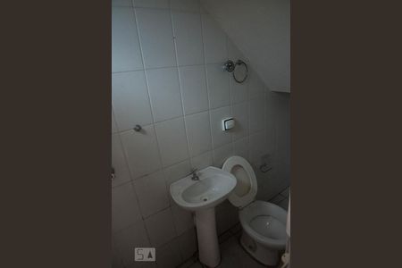 Banheiro de kitnet/studio para alugar com 1 quarto, 20m² em Vila Palmeiras, São Paulo